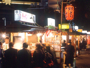 高速バスを使って福岡名物の屋台街へ繰り出そう